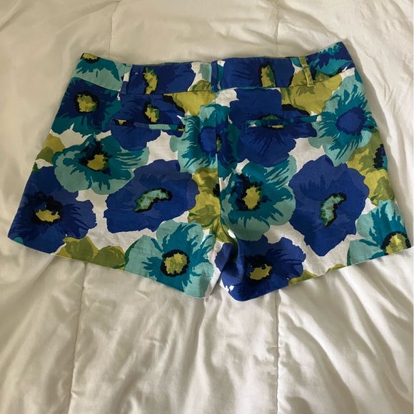 LOFT Pants - LOFT Blue and Green Floral Women's Shorts size 14.